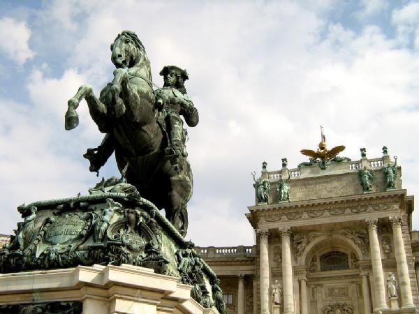 CRUCEROS FLUVIALES VIENA DANUBIO CRUCEROS FLUVIALES RIOS DE EUROPA VIENA AUSTRIA DANUBE CRUISES VIENNA WIEN KREUZFARTEN